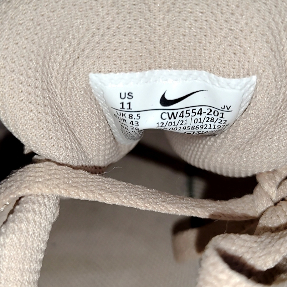Nike Women's Beige Sneakers - Picture 8 of 8